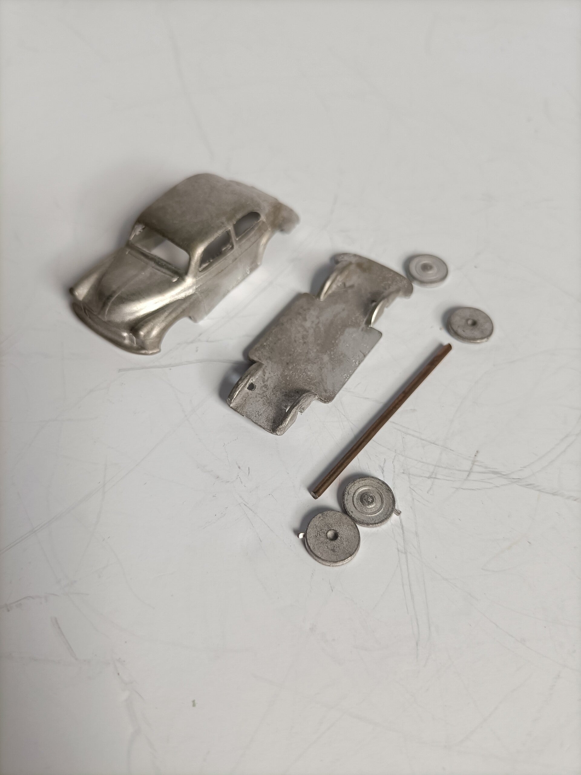 7#2330 modelbouwdoosje white metal Morris