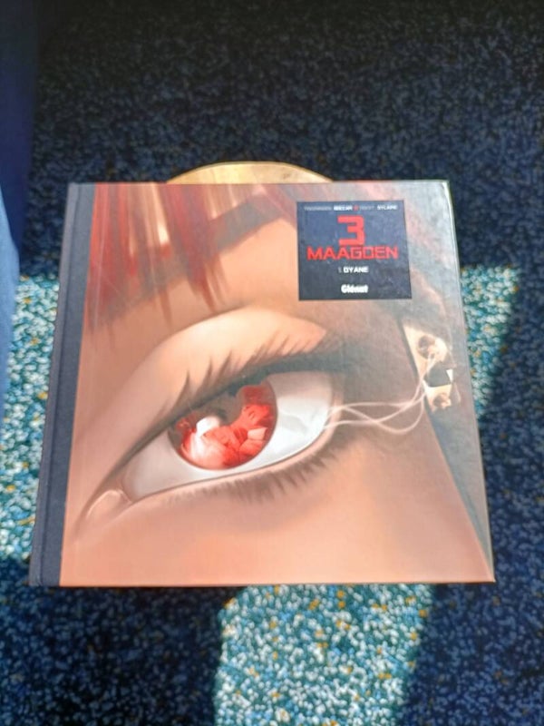8#CM05, Comic, 3 Maagden, Hardcover