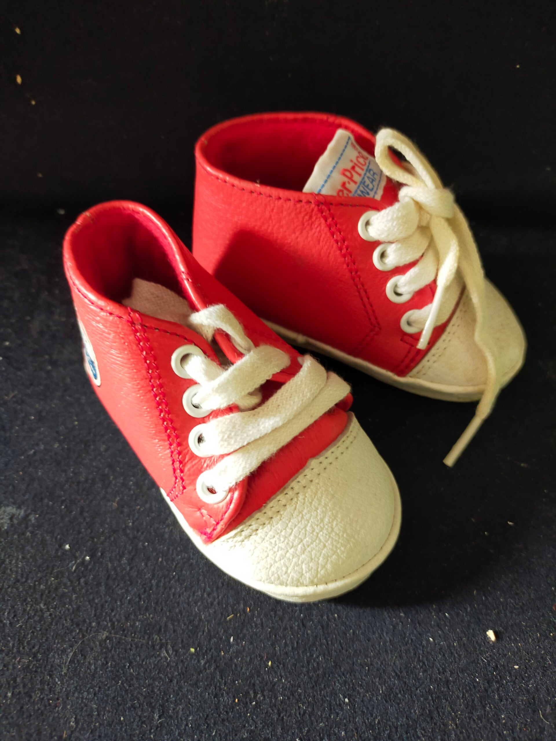 2#1369 Fisher Price Footwear