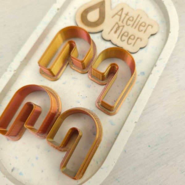 Klei cutters ~ asymmetrische U uitsteekvorm