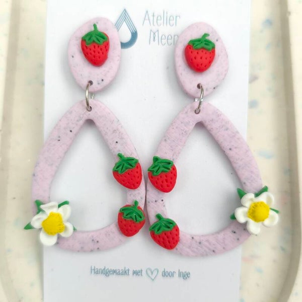 Droppe L Aardbeien oorhangers