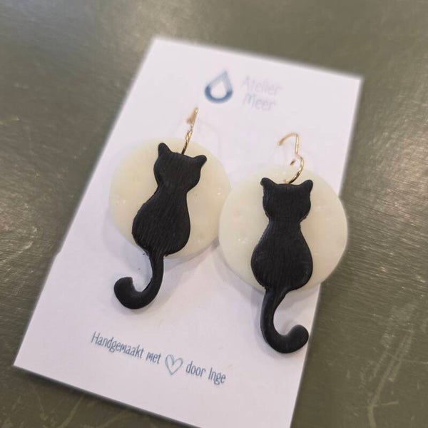 Zwarte kat met volle maan oorbellen
