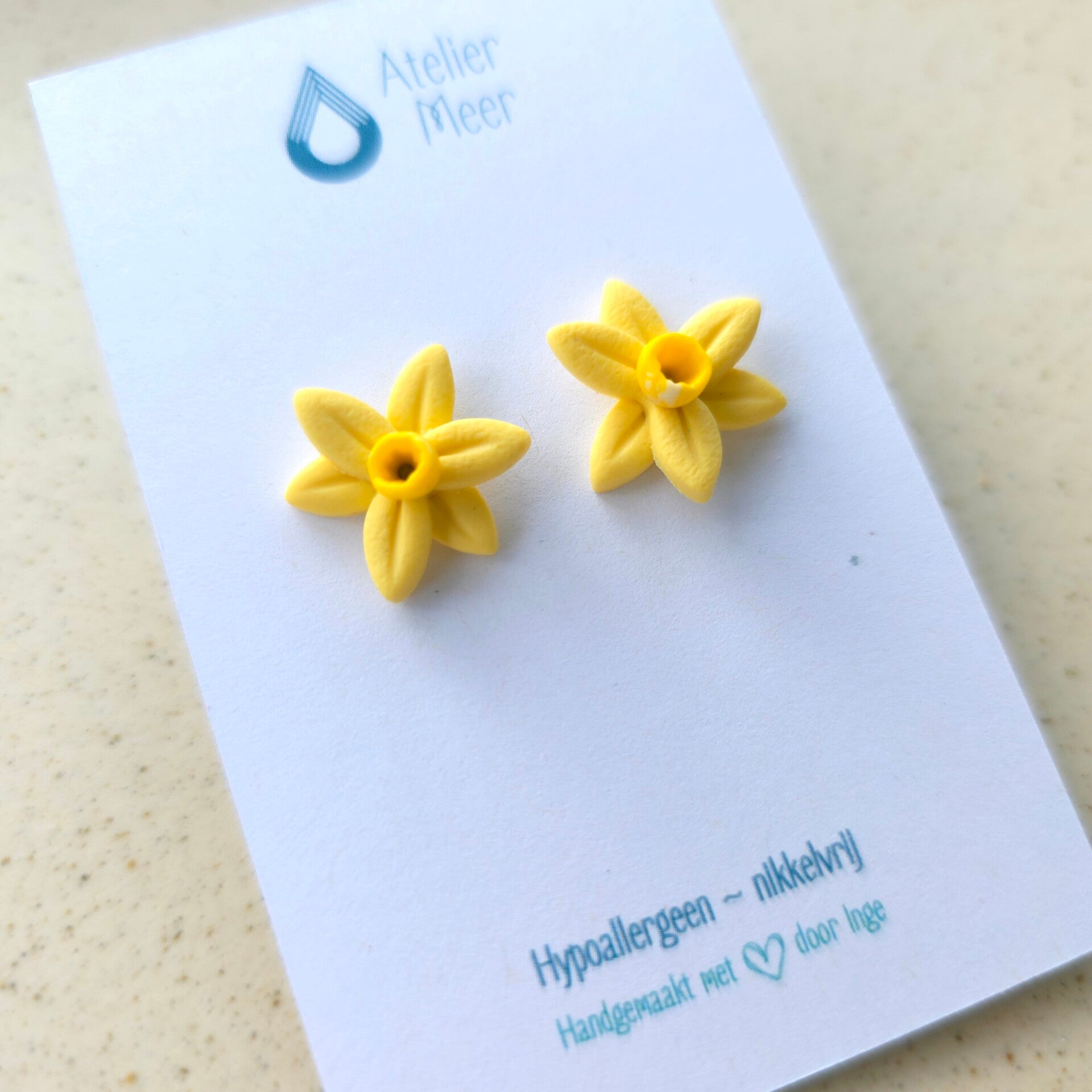 Narcis oorstekers ~ pastelgeel