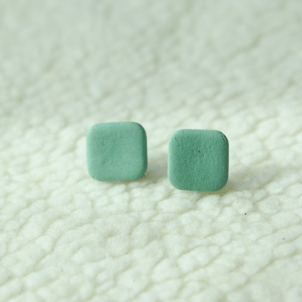 Stine studs ~ mint