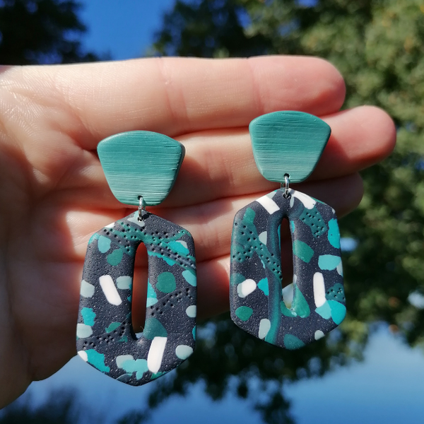 Elin rika oorbellen ~ terrazzo donkerblauw