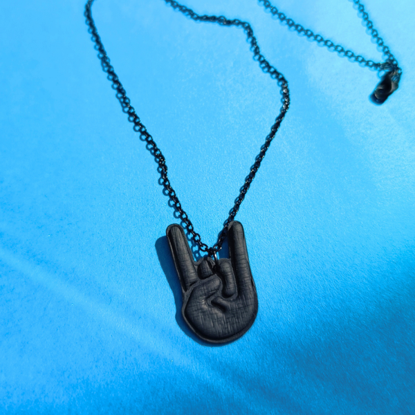Zwarte Graspop hanger | metal rock hand met zwarte ketting
