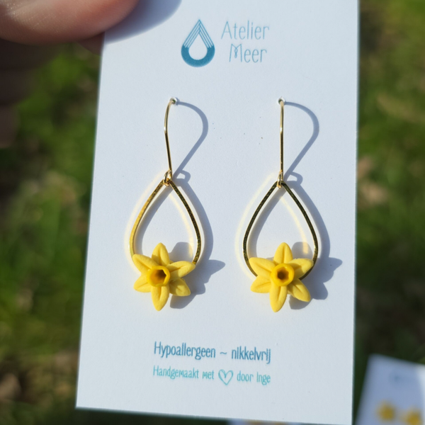 Narcis oorhangers druppel ~ pastelgeel