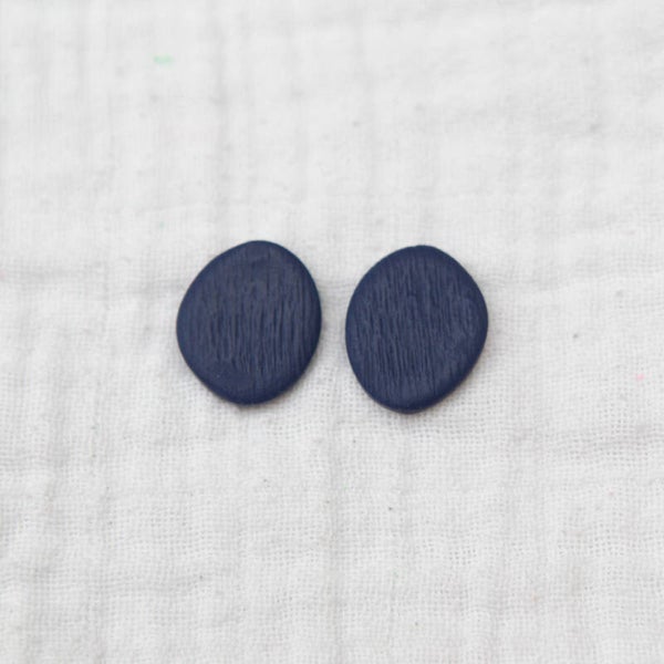 Oy oorstekers (studs) ~ indigo (donkerblauw)