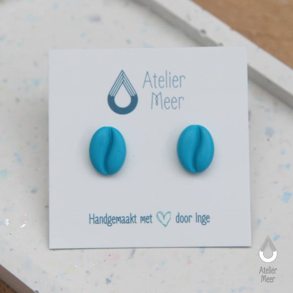 Koffieboon studs ~ turkooise oorstekers voor de koffielover
