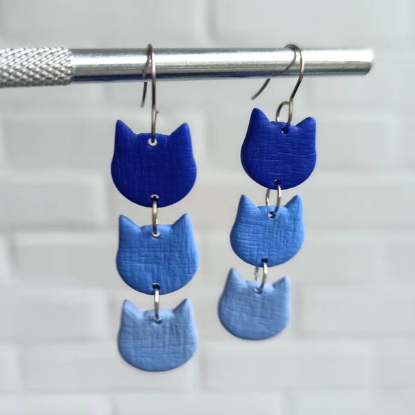 Miauw tripl lange oorbellen ~ poesjes in blauwtinten