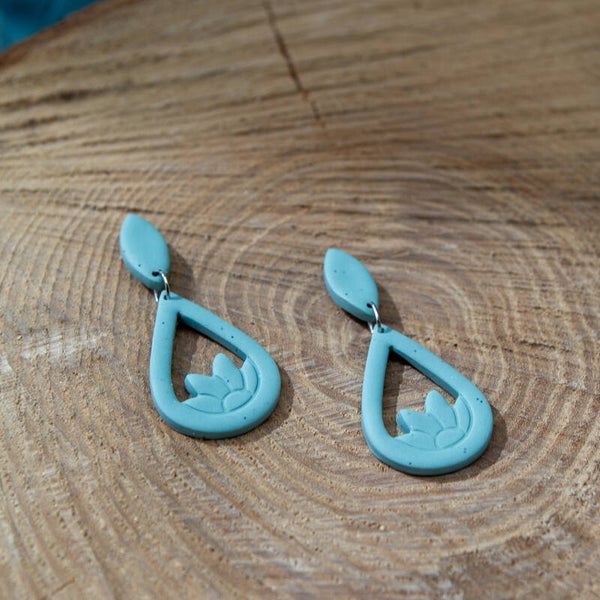 Droppe floral oorbellen met bloem ~ mint