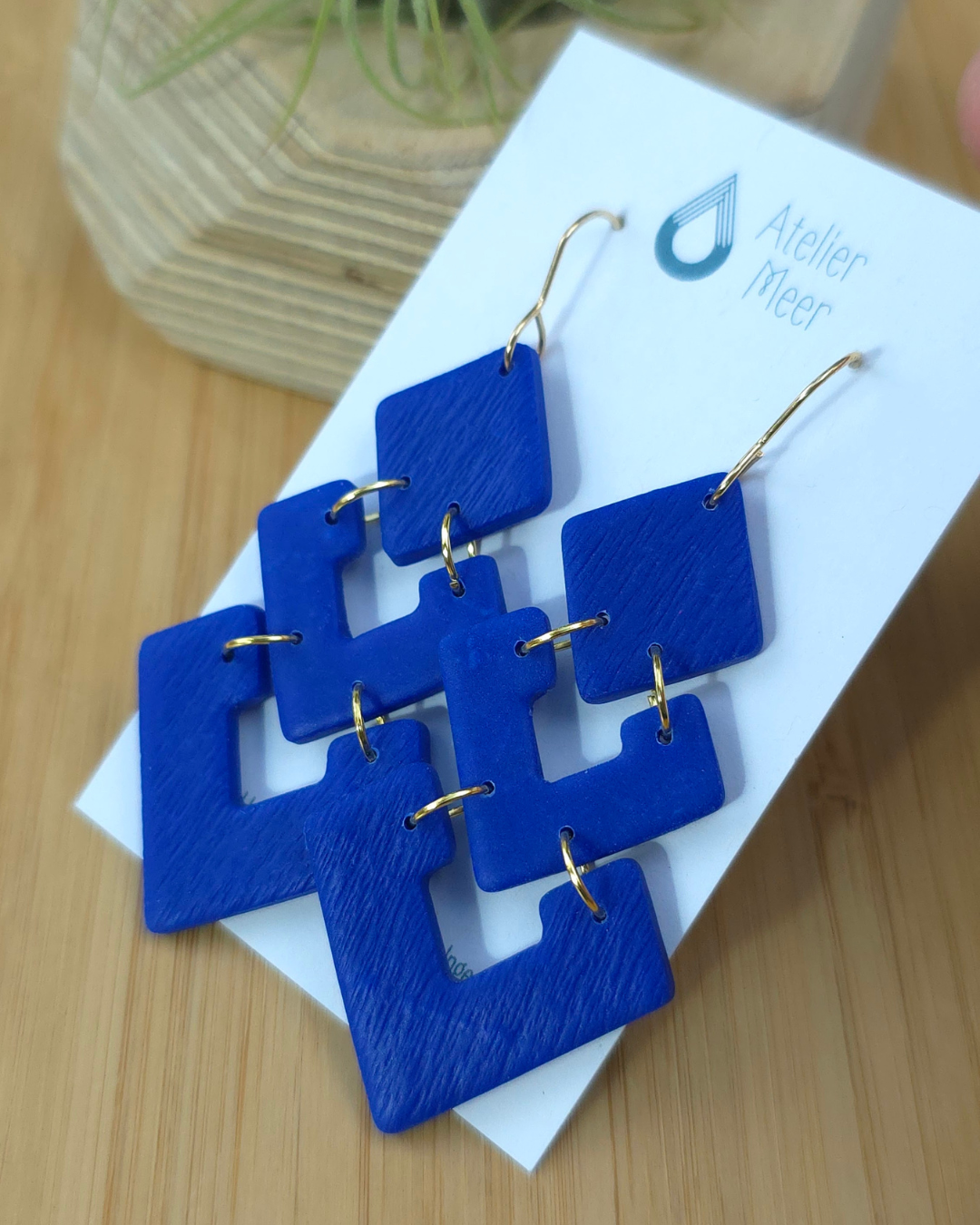 Torget Triple kobaltblauw ~ lichtgewicht statement oorbellen