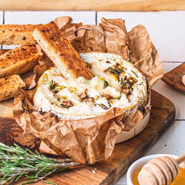 Camembert Rôti, pommes de terre et pain crousti'