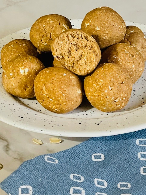 Honey & Oat Protein Balls / Bars, Balls, Muffins & Rolls / RECIPES | dontweightup