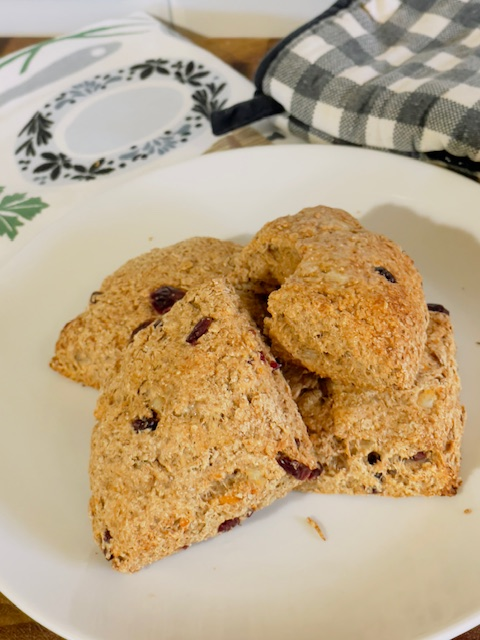 Small Batch Whole Wheat Cranberry Scones / Breakfast / RECIPES | dontweightup