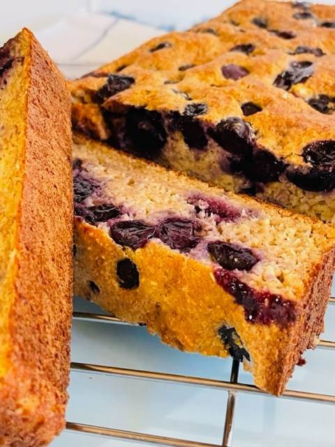 Healthy Low Point Blueberry Oat Bread / Desserts / RECIPES | dontweightup