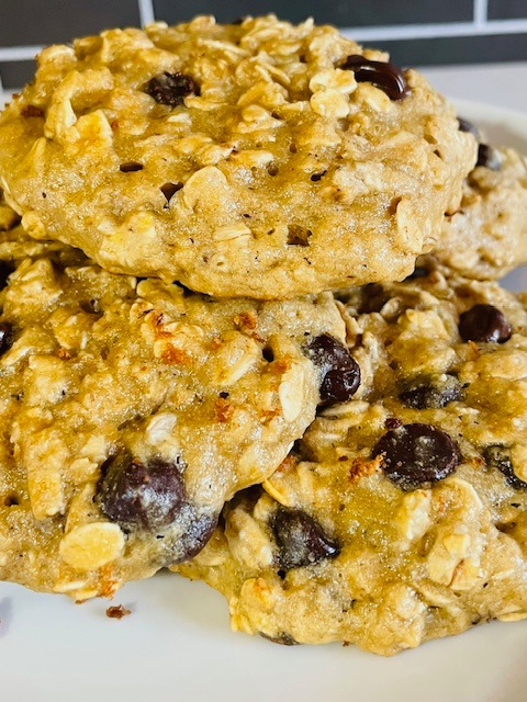 Chocolate Chip Banana Oat Cookies / Cookies / RECIPES | dontweightup