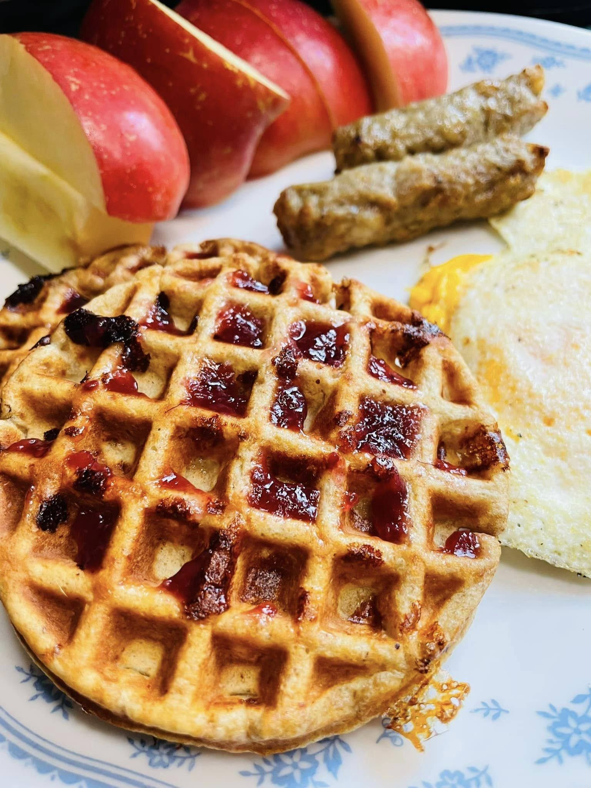 Cottage Cheese Honey Wheat Waffles / Dished with Dash / RECIPES | dontweightup