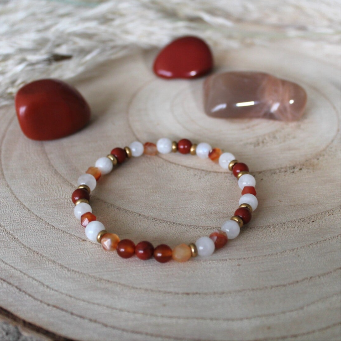 "Féminin sacré" Cornaline, Pierre de lune et Jaspe rouge - 6mm
