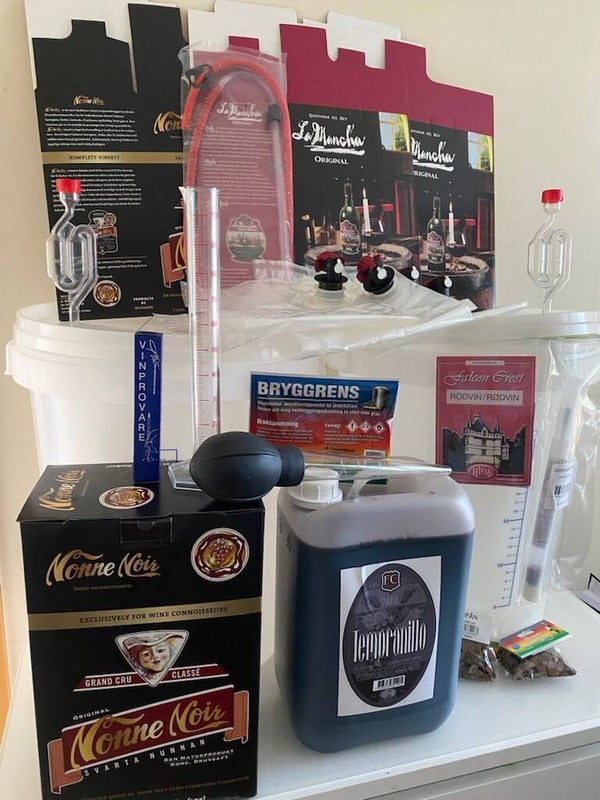 Komplett vinfabrik de luxe inklusive rödvin av en av de bästa Art.1100A.Göra eget vin kit för rödvin - 23 liter