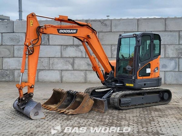 Mini-pelle Doosan DX63-3 <10t