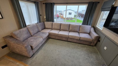BENZ corner sofa seating area