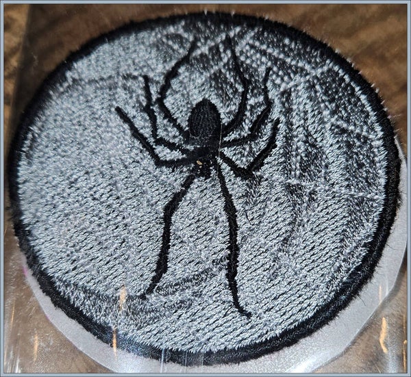 🕸️ Écusson Brodé – Araignée Noire et Toile 🕷️
