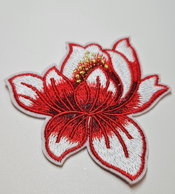 🌸Patch brodé fleur japonaise rouge – écusson floral élégant style Japon