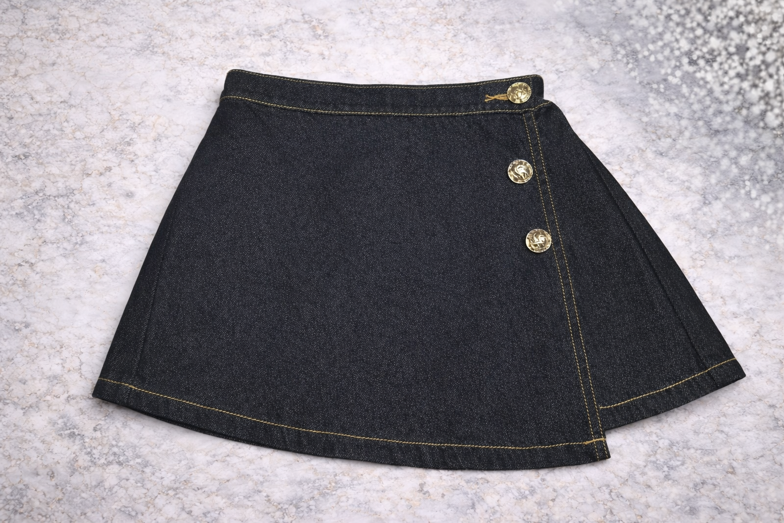 Zwart denim wikkelrokje met knopen