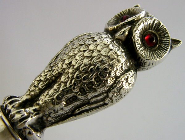 RARE ENGLISH STERLING SILVER HANDLED OWL BUTTON HOOK 1906 ANTIQUE GEM EYES
