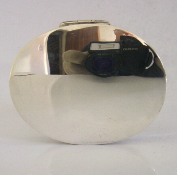 MINT QUALITY ENGLISH SOLID STERLING SILVER BOX 2004 2.25inch