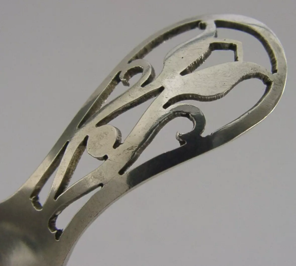 ENGLISH SOLID STERLING SILVER PIERCED CADDY SPOON 1944 ART DECO
