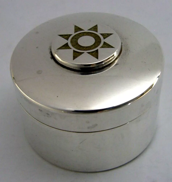 QUALITY MODERNIST ENGLISH SOLID STERLING SILVER STAR BOX 1995
