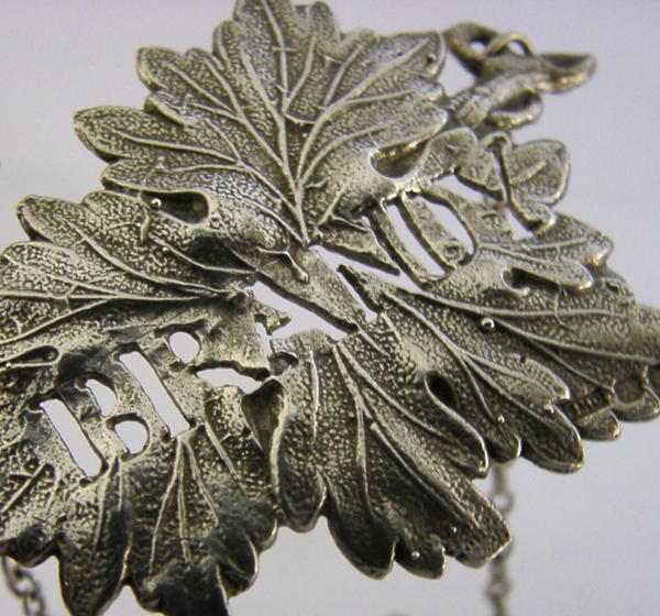 MINT ENGLISH STERLING SILVER BRANDY WINE LABEL 1968 VINE LEAF CAST