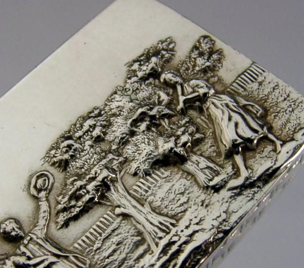 PRETTY ENGLISH SOLID STERLING SILVER BOX LONDON 1979