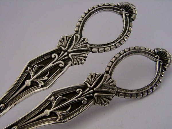 QUALITY GOTHIC ENGLISH SOLID STERLING SILVER GRAPE SHEARS 1968 BARWARE