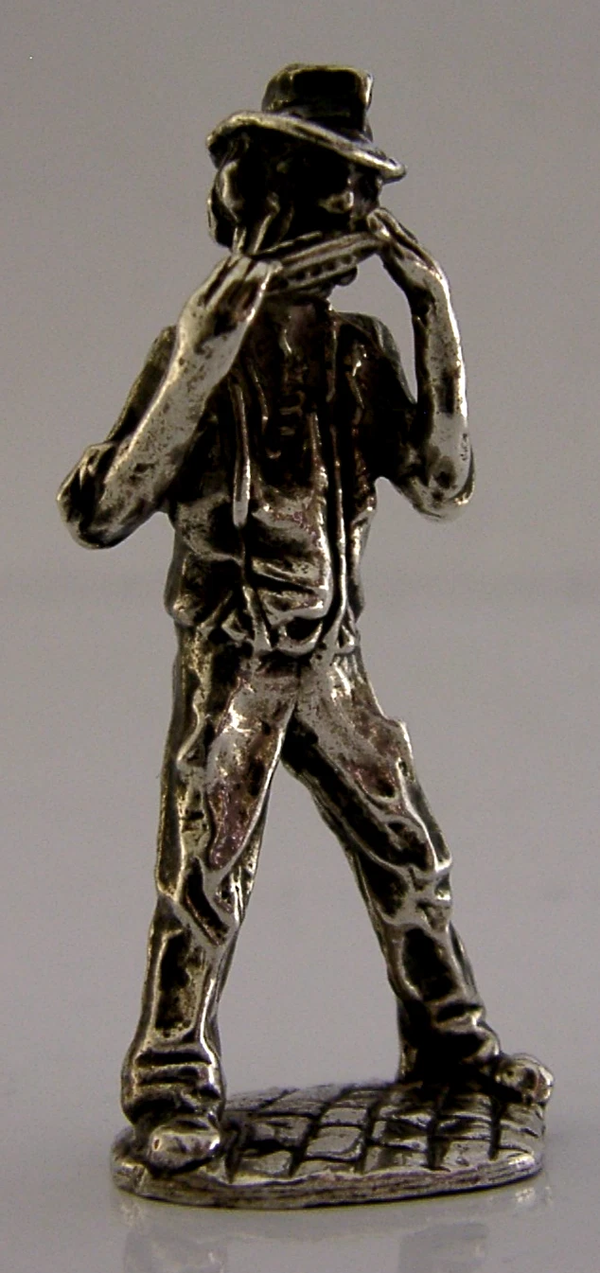 WELL MODELLED SOLID STERLING SILVER MOUTH ORGAN HARMONICA PLAYER FIGURE 1976