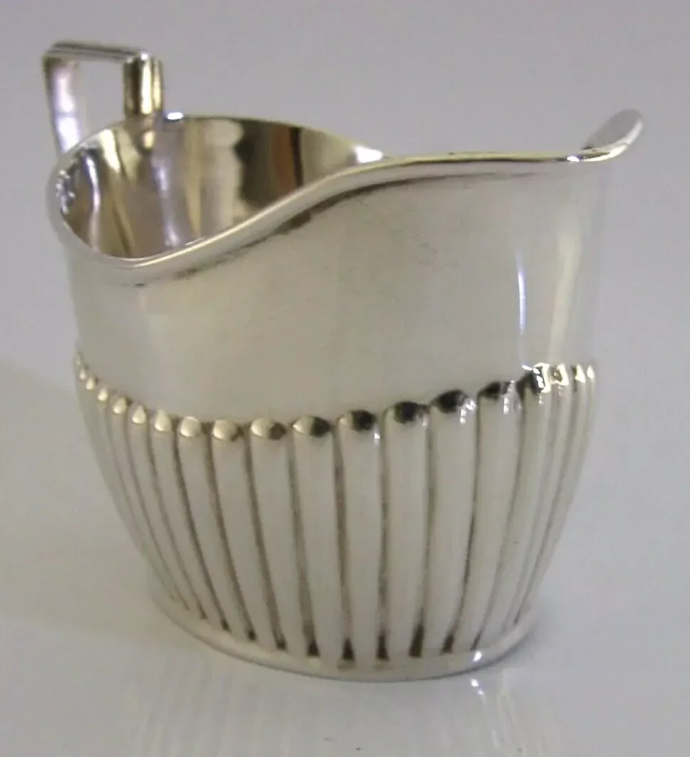 BEAUTIFUL VICTORIAN SOLID SILVER ENGLISH CREAM JUG 1899 ANTIQUE 50g