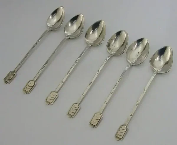 HAND MADE SIX BEAUTIFUL SOLID SILVER ARMORIAL SPOONS c1940 ARTS & CRAFTS 80g