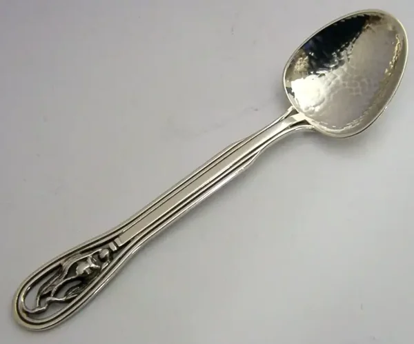 QUALITY LINTON HAND MADE AUSTRLIAN SOLID STERLING SILVER GUMNUT SPOON c1950 29g