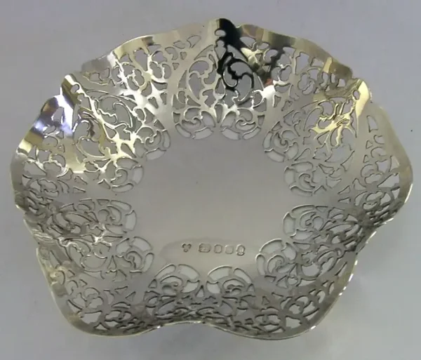BEAUTIFUL 86g ENGLISH SOLID STERLING SILVER NUT DISH SWEET BOWL 1977 LONDON