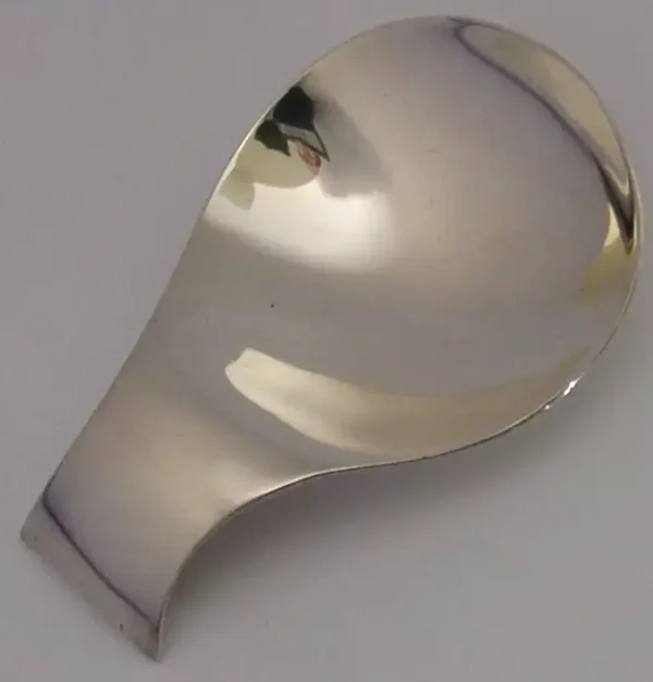 SUPERB A E JONES SOLID STERLING SILVER MID CENTURY MODERN CADDY SPOON 1989