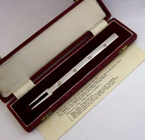 ENGLISH 1633 COPY SOLID STERLING SILVER PURITAN MANNERS PICKLE FORK 1973 CASED