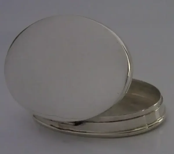 DECENT SIZED SOLID STERLING SILVER BOX 2000 2.75 inch