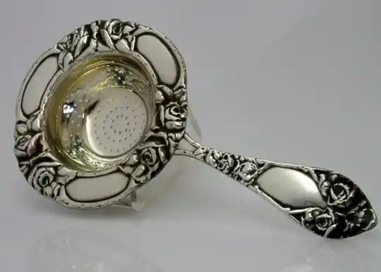 ART DECO ROSES MAGNUS AASE SOLID SILVER TEA STRAINER NORWEGIAN 1940 ANTIQUE 50g