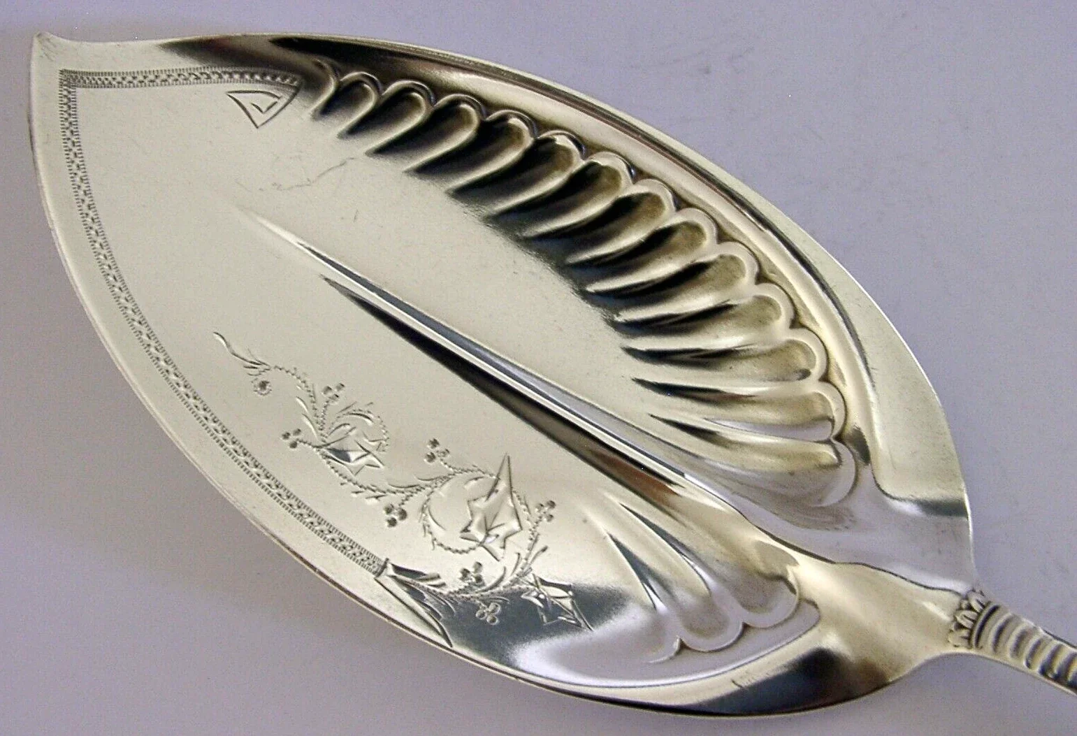 106g LARGE LUKIN FAMILY CREST AMERICAN SOLID STERLING SILVER SERVER 1890 ANTIQUE