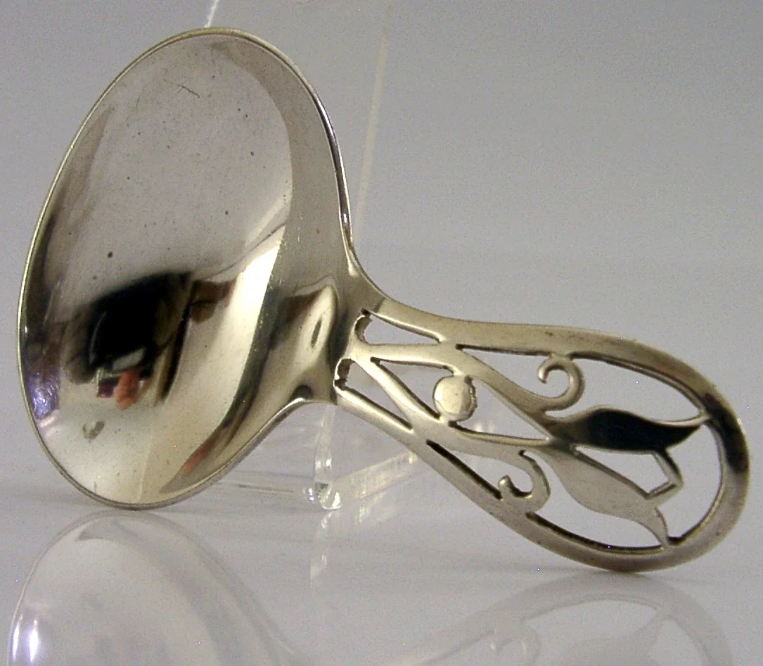 ENGLISH SOLID STERLING SILVER PIERCED CADDY SPOON 1944 ART DECO