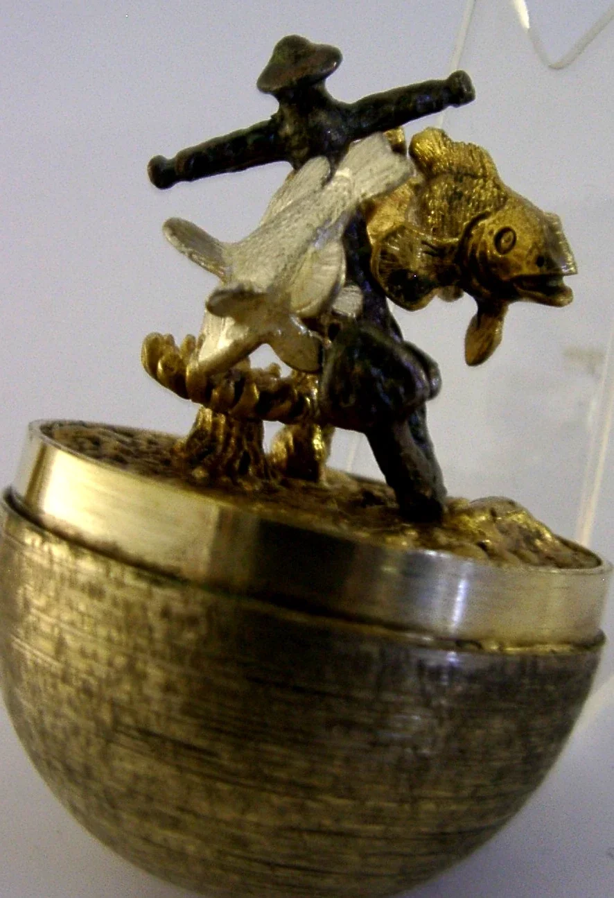 STUART DEVLIN SOLID STERLING SILVER GILT SURPRISE EGG 1977 NAUTICAL FISHING 148g