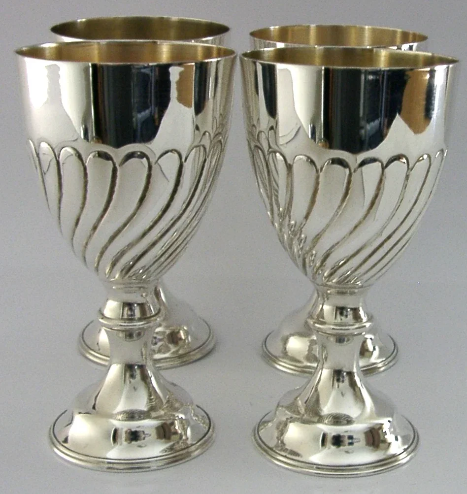 FOUR QUALITY ENGLISH SILVER PLATE WINE GOBLETS CUPS CHALICES c1950 BARWARE
