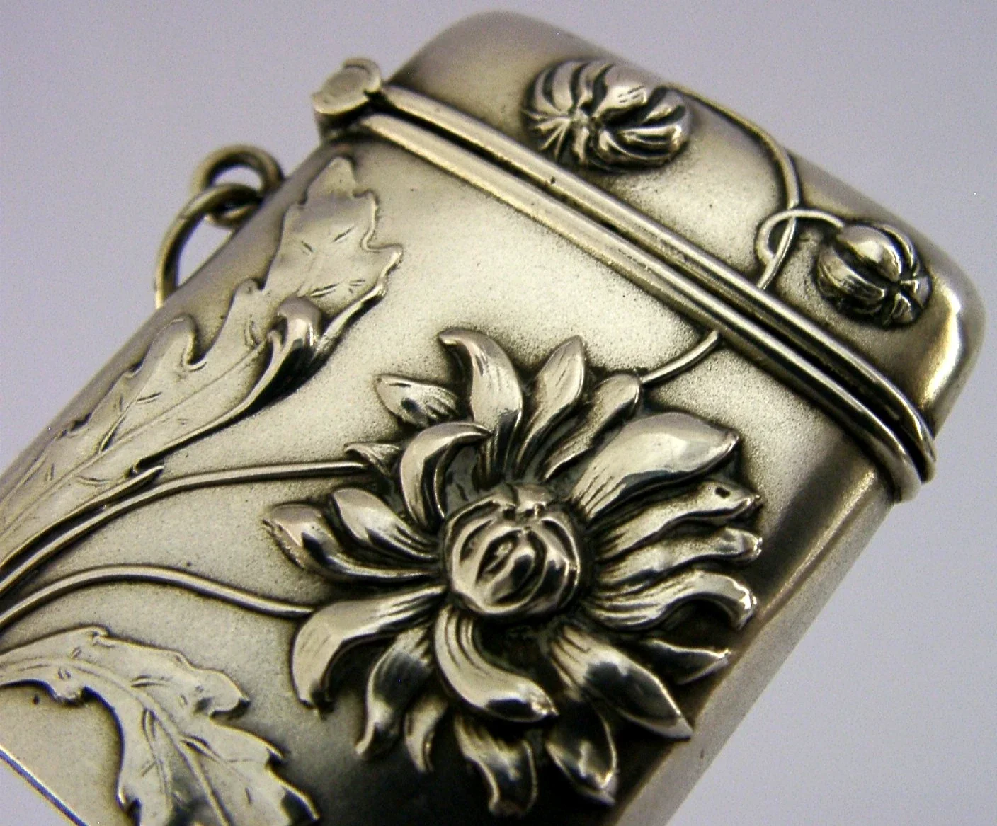 BEAUTIFUL 800 SOLID SILVER FLOWER VESTA CASE 1905 ART NOUVEAU ANTIQUE